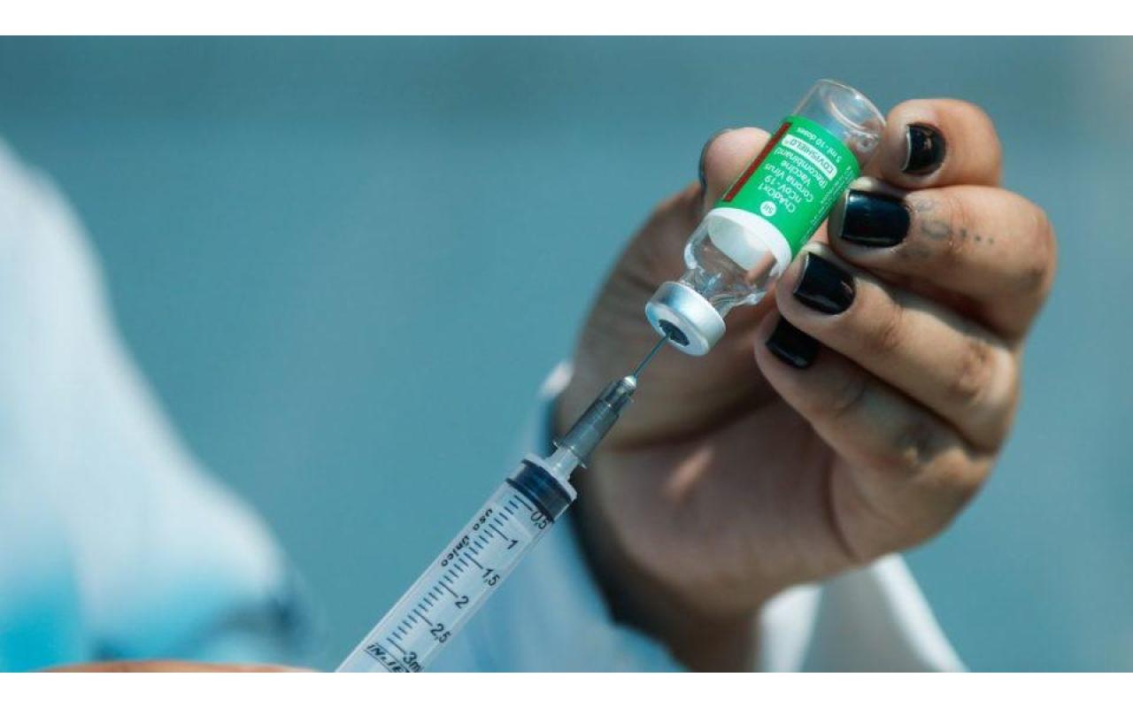 Vacina contra a Covid-19 será anual para grupos prioritários, diz nova secretária da Saúde 