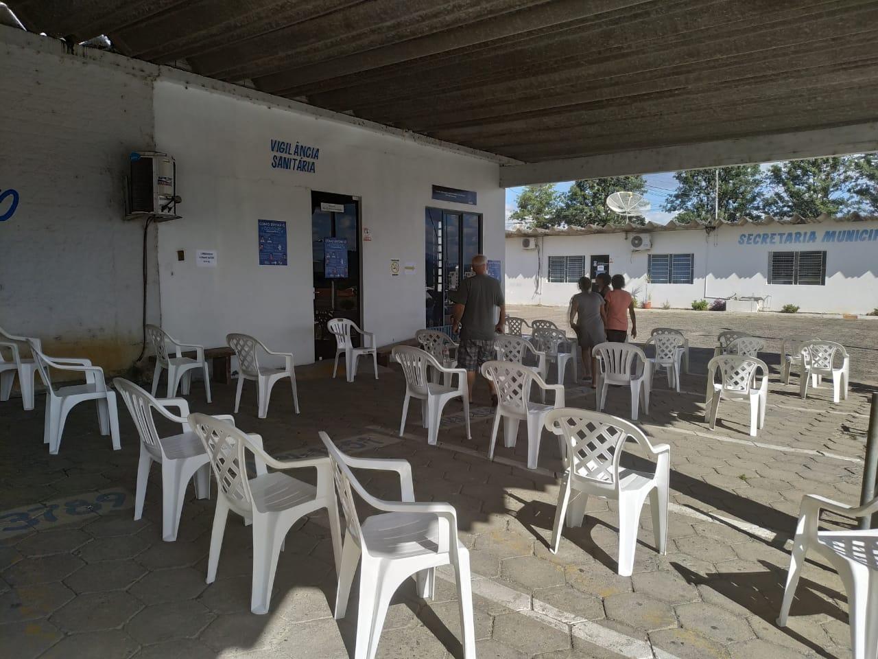 Vacinação contra a gripe em idosos no Centro de Ituporanga ocorre em sala especial ao lado do Posto de Saúde