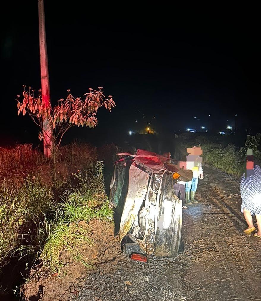 Veículo capota e deixa motorista ferido em Vidal Ramos