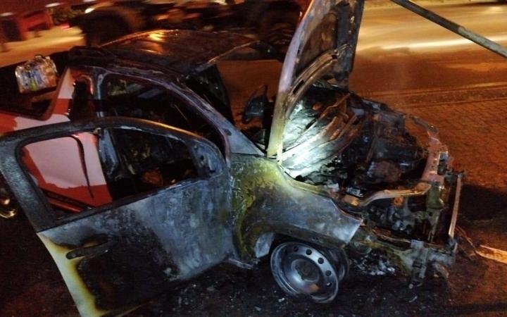  Veículo pega fogo e fica destruído em Ituporanga 