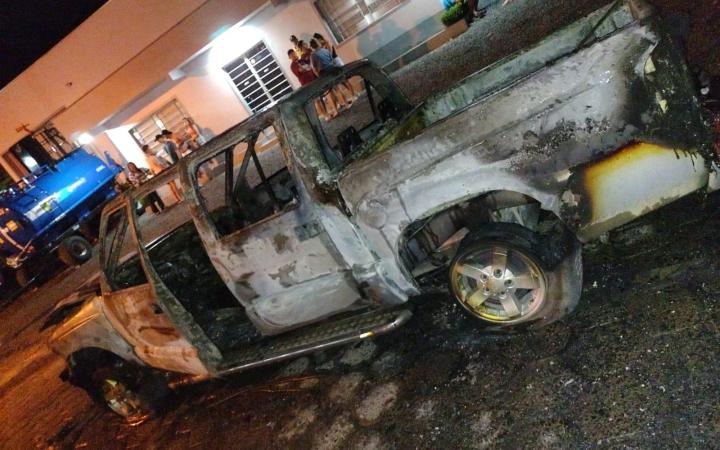 Veículo pega fogo no centro de Imbuia