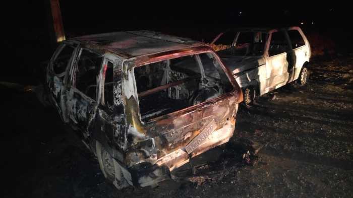 Veículos pegam fogo após colisão em Mirim Doce