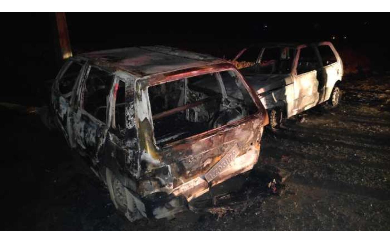 Veículos pegam fogo após colisão em Mirim Doce