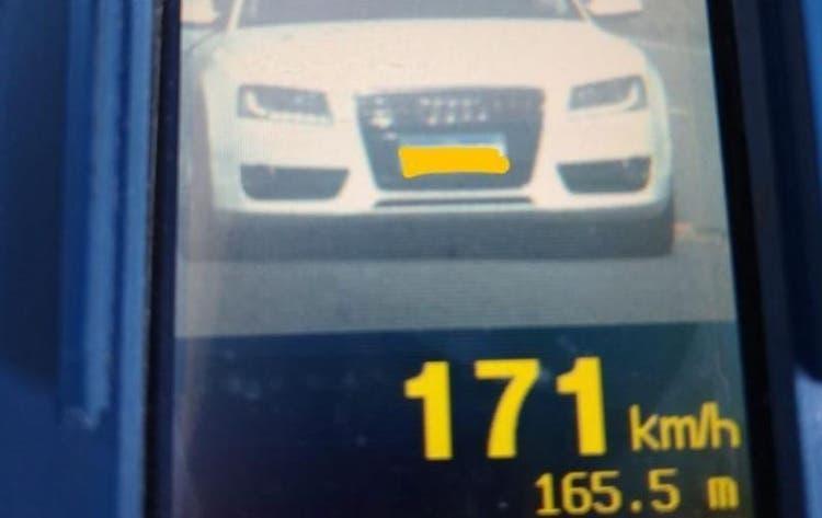 Veículos são flagrados a 171 km/h e 138 km/h em estradas de Santa Catarina