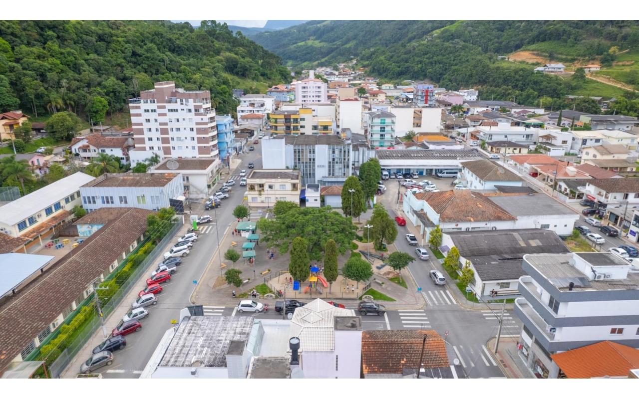Vereador cobra conclusão da pavimentação de rua na área central de Alfredo Wagner