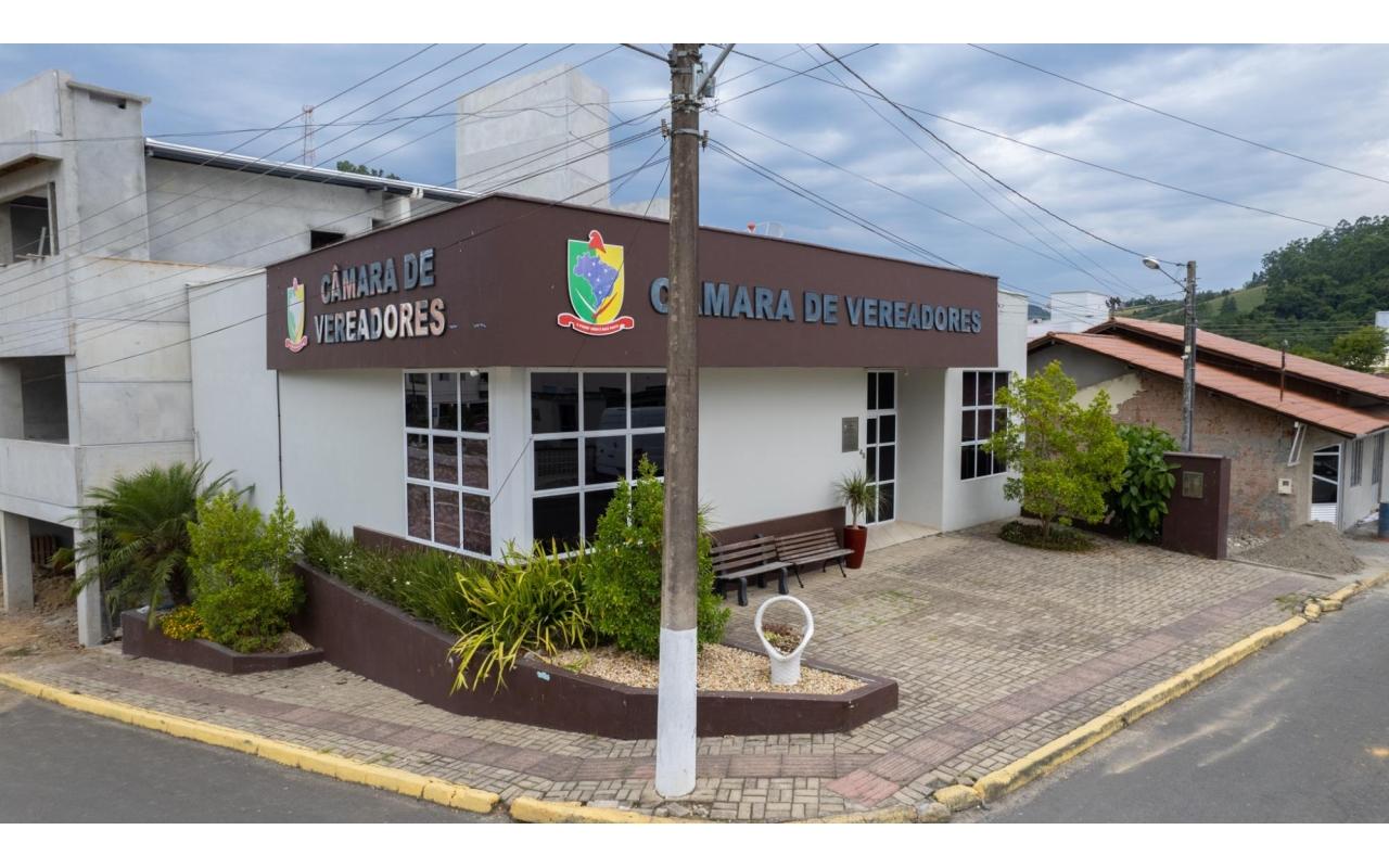 Vereador de Aurora apresenta indicação ao Poder Executivo para conserto de muro atrás da Escola Ana Galvan