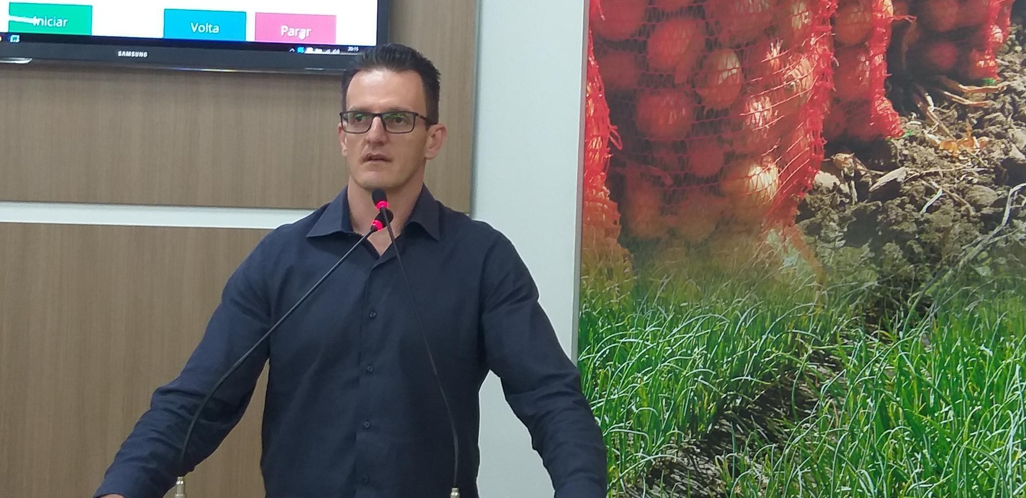 Vereador Leandro Heinzen explica voto contrário à abertura da Comissão Processante