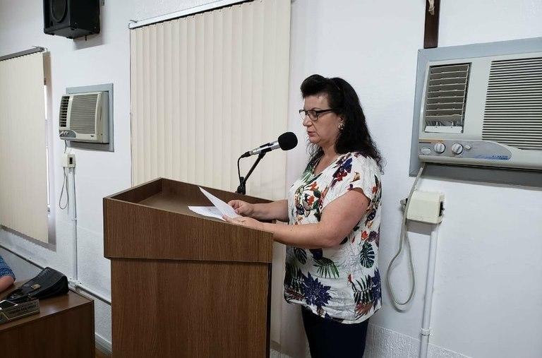 Vereadora demonstra indignação com absolvição do prefeito de Bom Retiro na Câmara de Vereadores