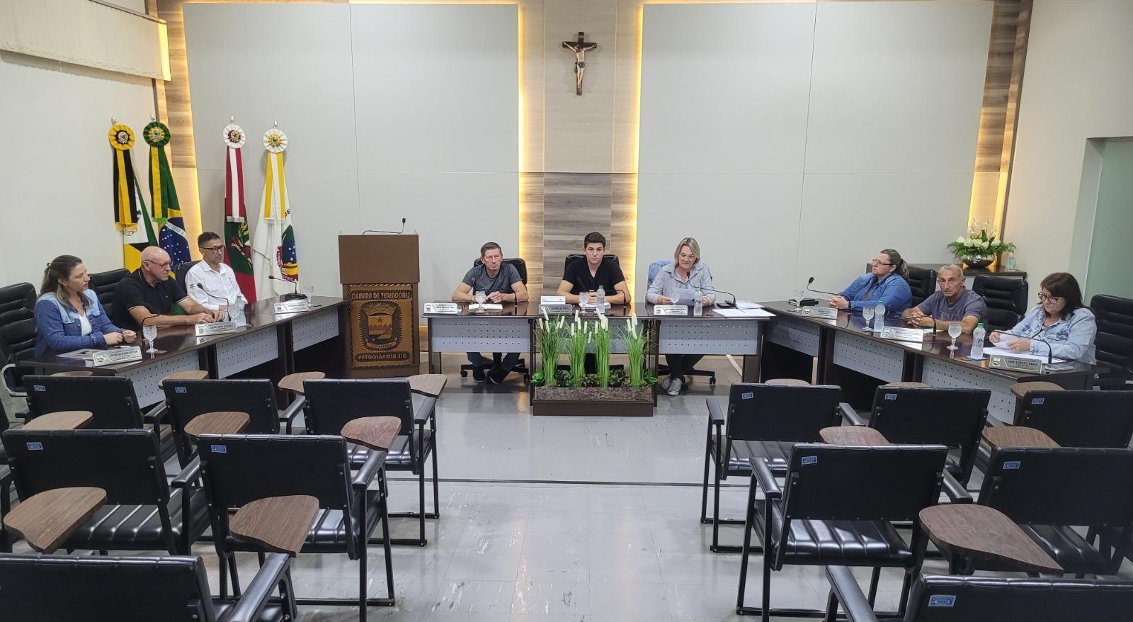Vereadora destaca que encontro de carros antigos em Petrolândia movimentou economia e turismo do município 