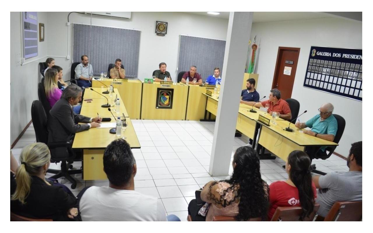 Vereadores de Alfredo Wagner buscam junto a deputados aquisição de caminhão pipa para molhar estradas do interior
