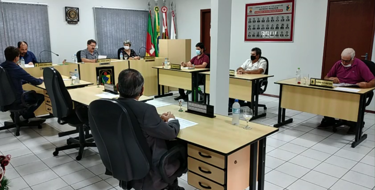 Vereadores de Alfredo Wagner sugerem implantação de lombadas físicas e faixas de pedestres elevadas em pontos movimentados da cidade