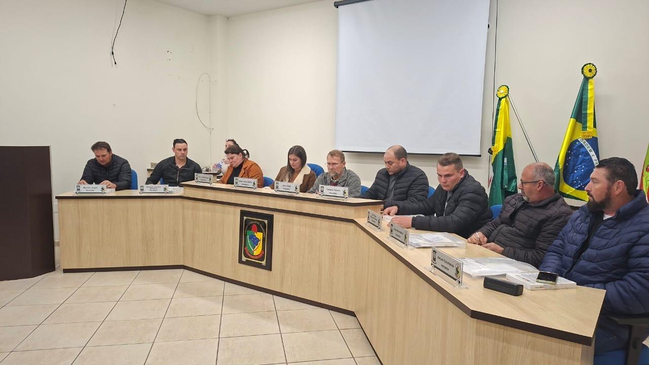 Vereadores de Aurora, em sessão Extraordinária e primeira votação, autorizam o município receber por doação parte da Pedreira