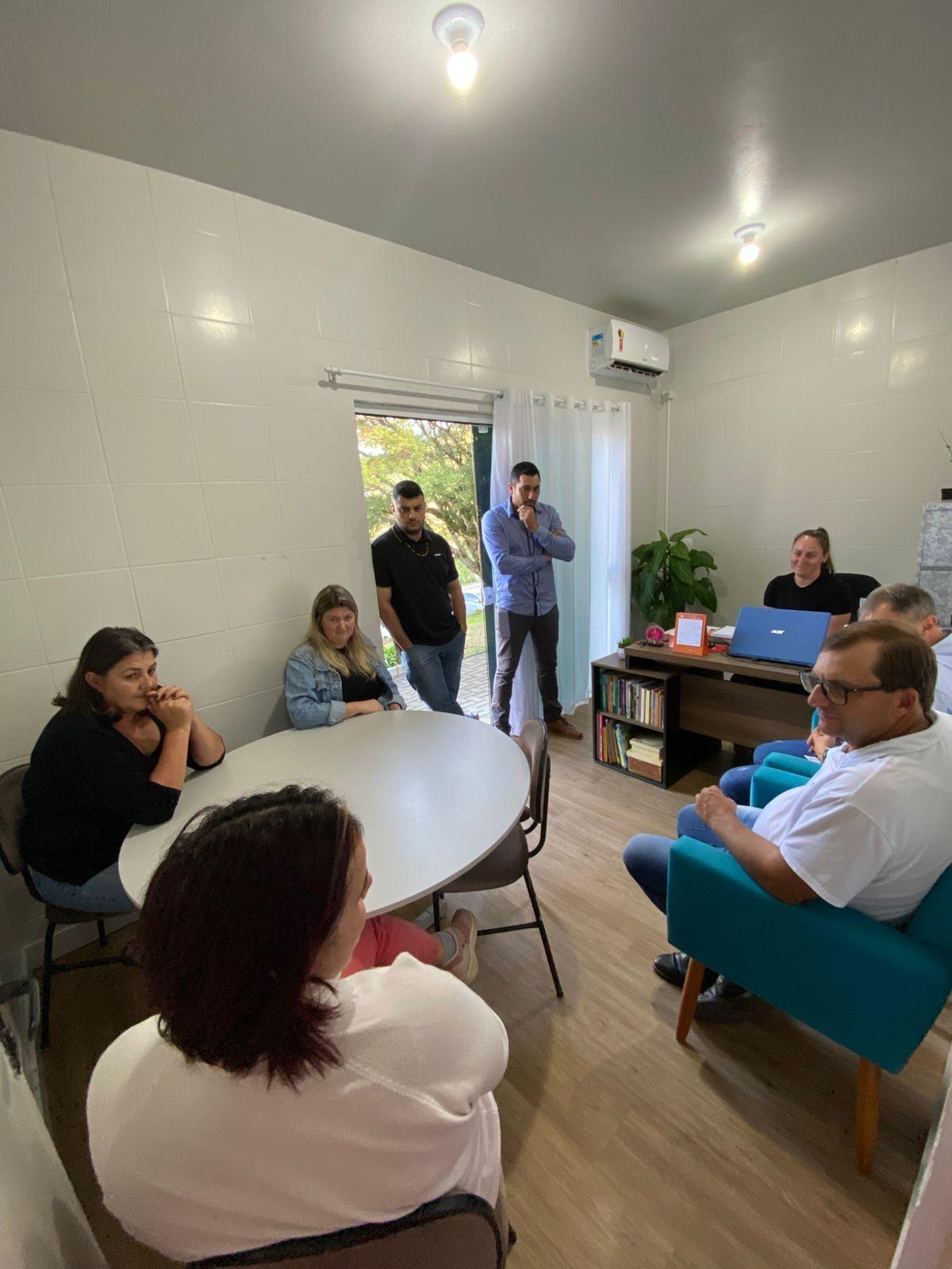 Vereadores de Imbuia visitam abrigo que acolhe crianças e adolescentes vítimas de violência e abandono