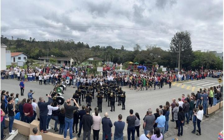 Vereadores de Petrolândia parabenizam organização do desfile cívico realizado no aniversário do município