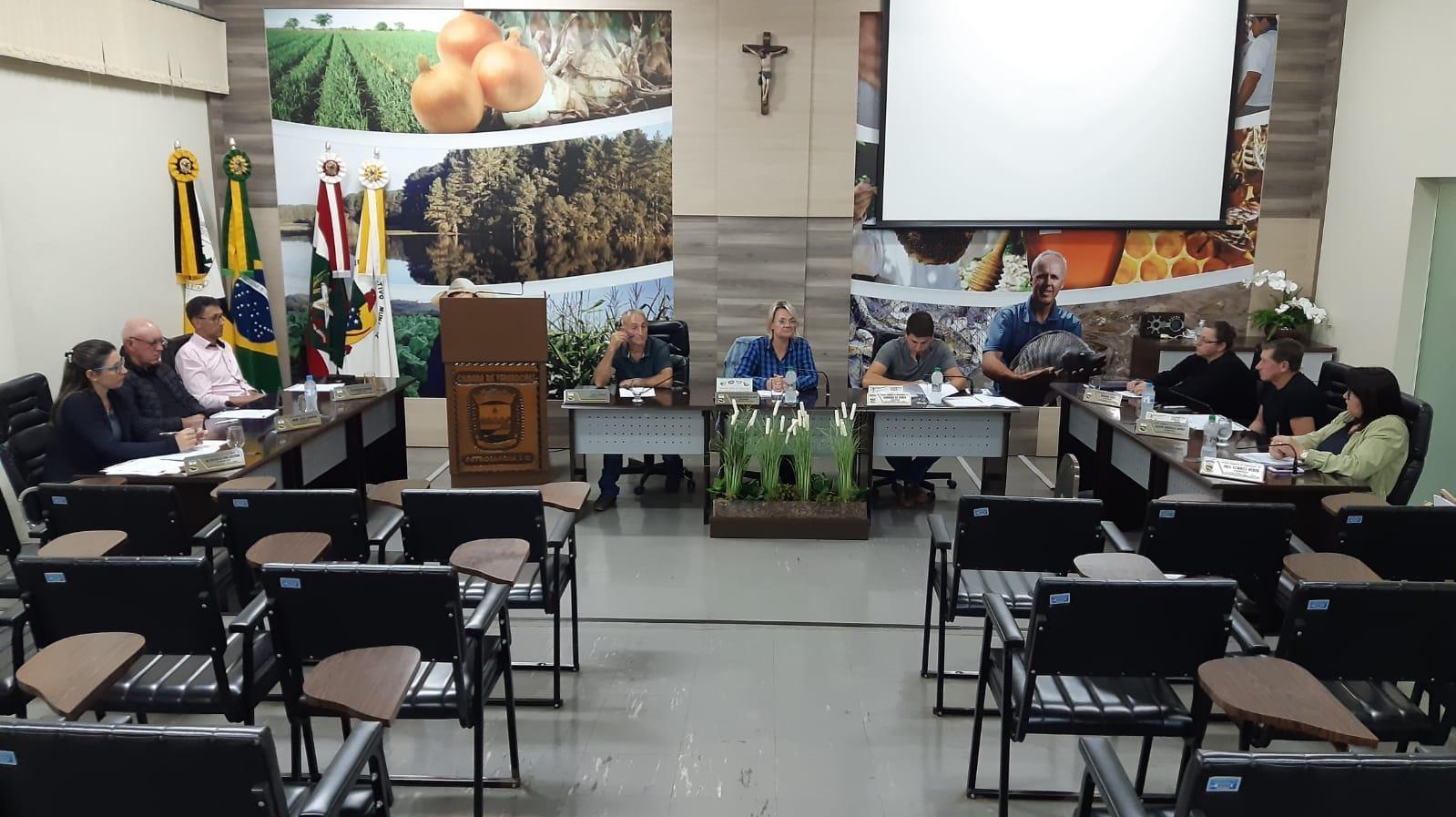 Vereadores votam projetos de reposição salarial e reajuste no vale alimentação dos servidores municipais em Petrolândia