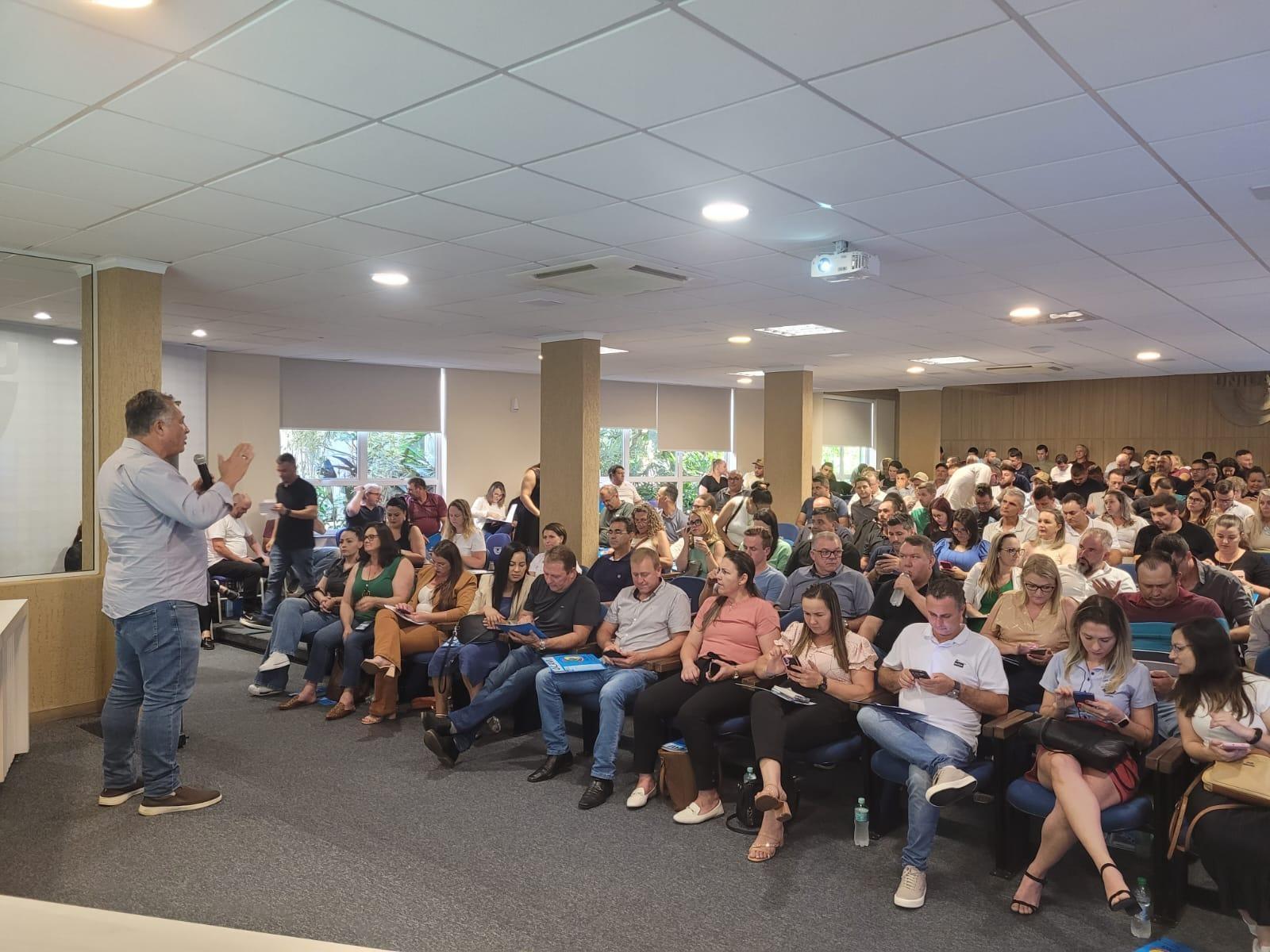 Vereadores eleitos participam de curso de qualificação promovido pela Alesc e Ucavi