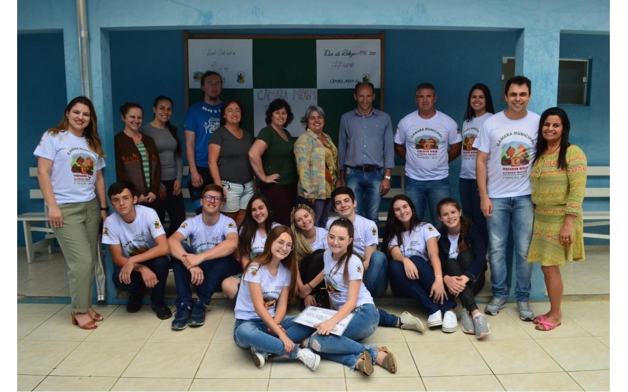 Vereadores Mirins de Alfredo Wagner promovem Natal Solidário para alunos da Apae do município