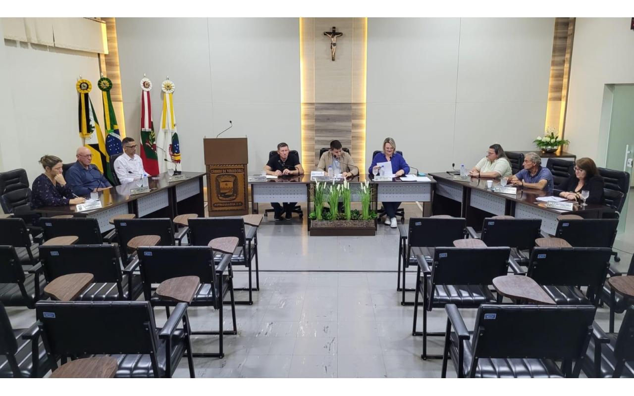 Vereadores questionam administração de Petrolândia por máquinas realizarem serviços particulares e agricultores não serem atendidos