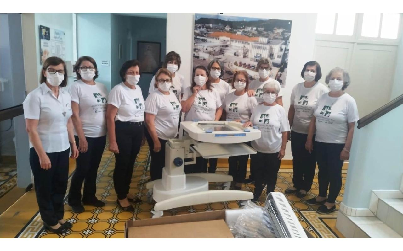 Voluntárias Bom Jesus fazem doação de berço aquecido para a maternidade do Hospital Bom Jesus