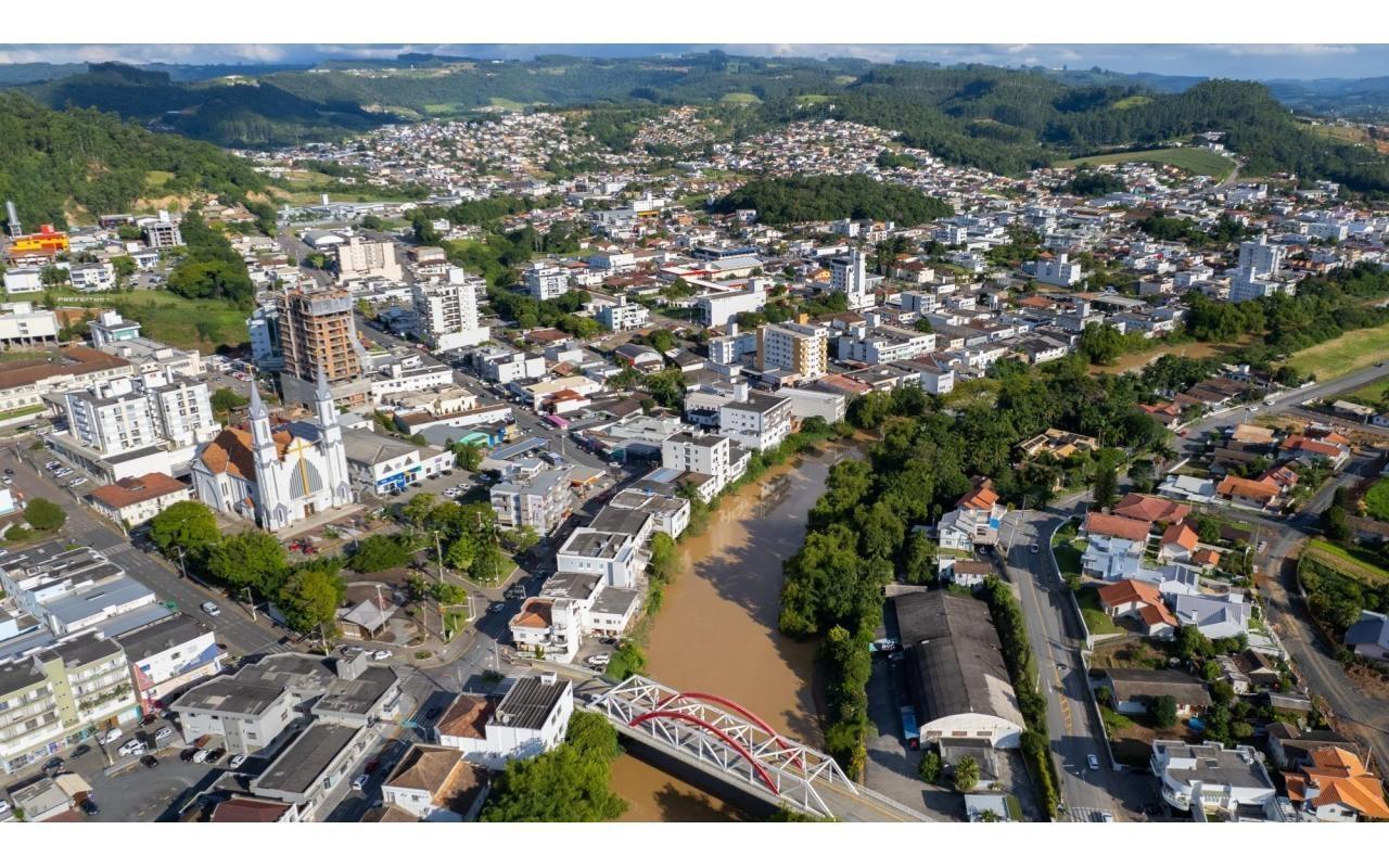 Votação começa tranquila em Ituporanga; urna precisou ser substituída antes da abertura