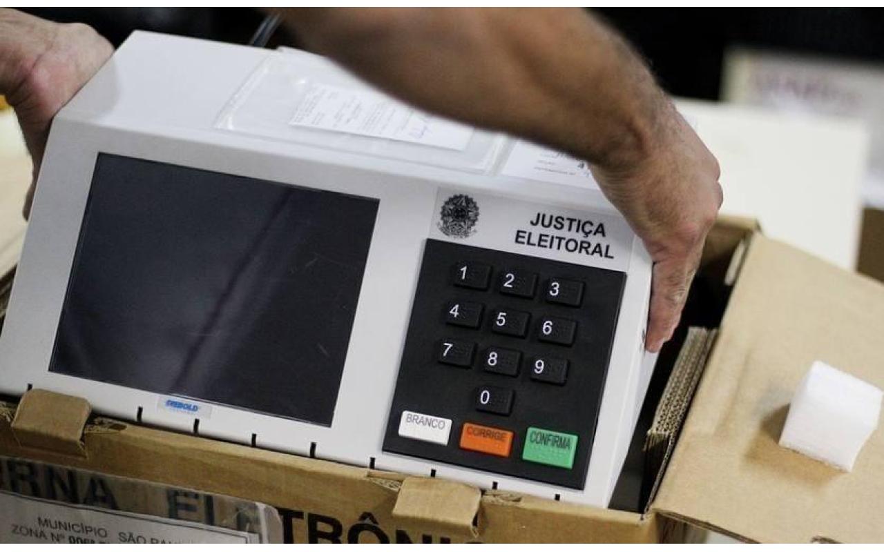 Voto impresso é usado em seção de cidade no Alto Vale após falha em urna eletrônica