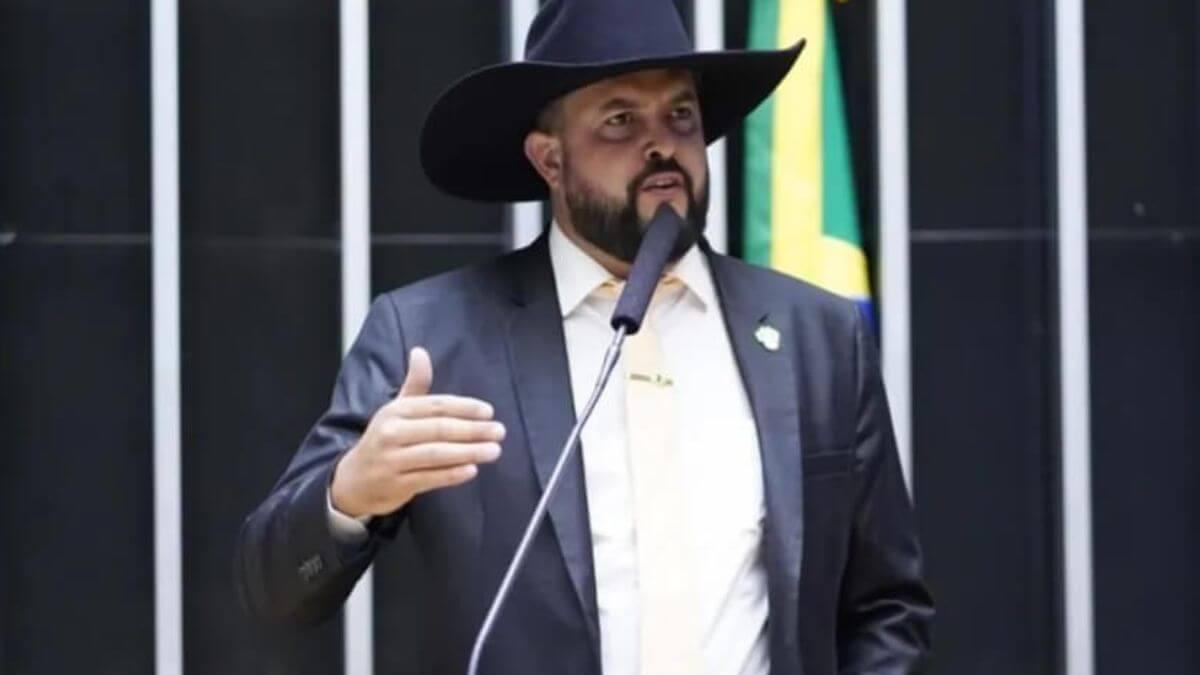 Zé Trovão é acusado de agredir ex-noiva e Justiça concede medidas protetivas contra deputado de SC