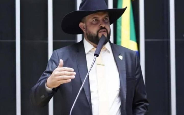 Zé Trovão é acusado de agredir ex-noiva e Justiça concede medidas protetivas contra deputado de SC