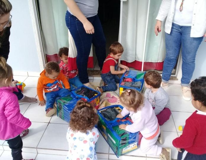 Brinquedos são entregues a unidades da educação infantil, em Petrolândia - 