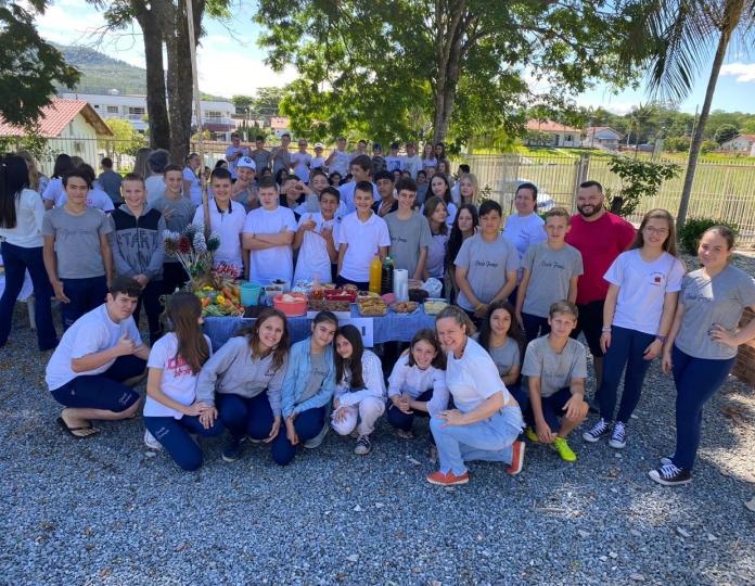 Escola de Educação Básica Vereador Paulo França no Cerro Negro promove o Thanks Giving Day (Dia de Ação de Graças) - 