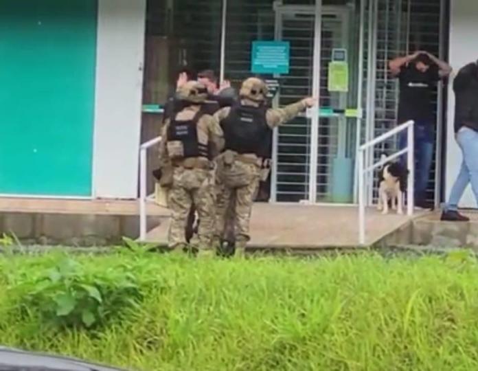 Polícia Militar resgata reféns de assalto a Cooperativa de Crédito no Vale do Itajaí - 