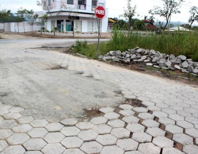 Moradores reclamam de Ruas esburacadas de Agrolândia  - 